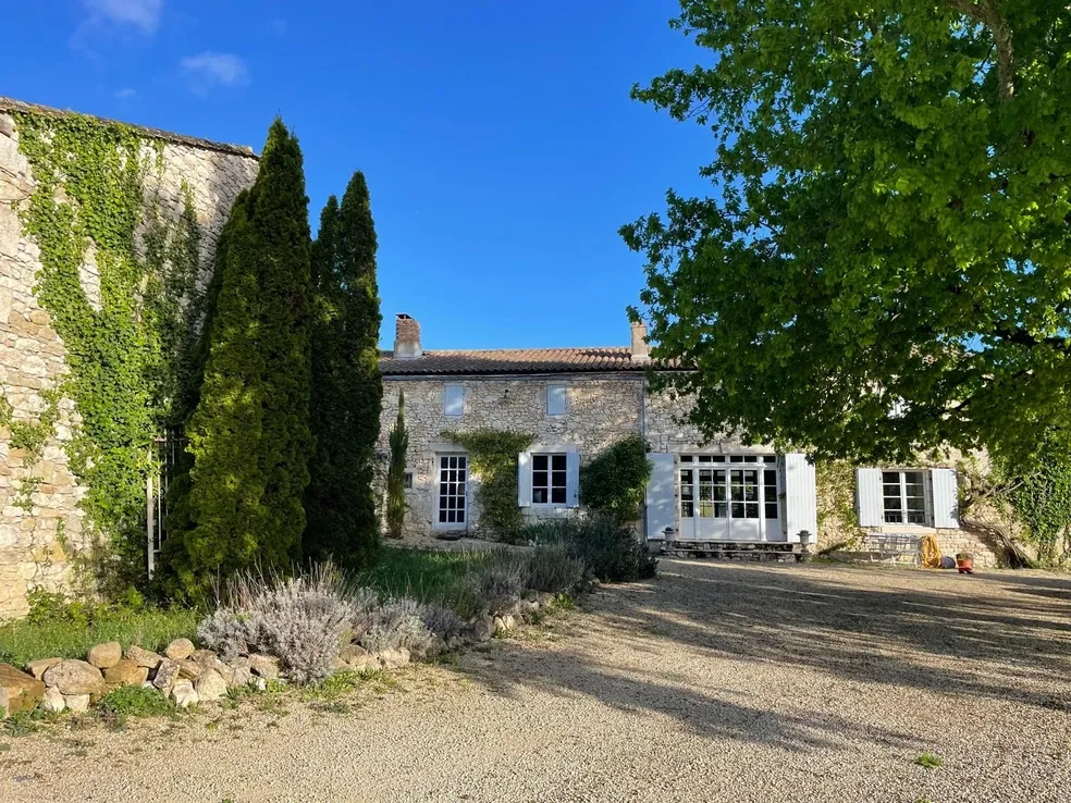 Haut Mourleaux - french vineyard wedding venue - south west France in the Gironde